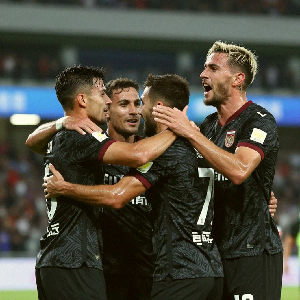 Bóng đá Việt Nam và cái bẫy chủ sở hữu: V.League thiếu hệ thống, không thiếu tiền Bóng đá Việt Nam và cái bẫy chủ sở hữu: V.League thiếu hệ thống, không thiếu tiền