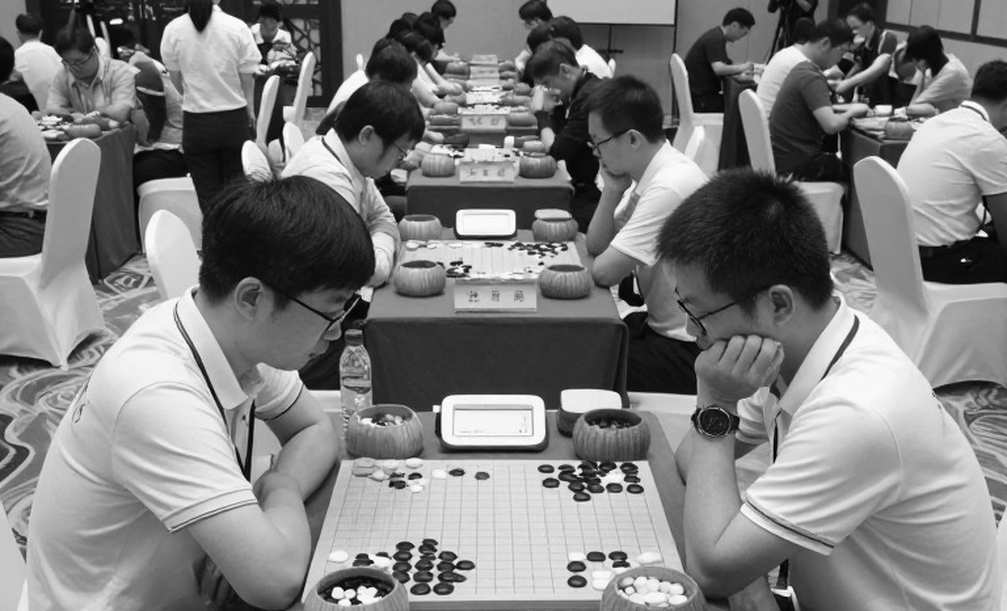 Thuế lý thuyết và cuộc chiến bên lề: Vì sao làng cờ phong trào quay lưng với 2.c4