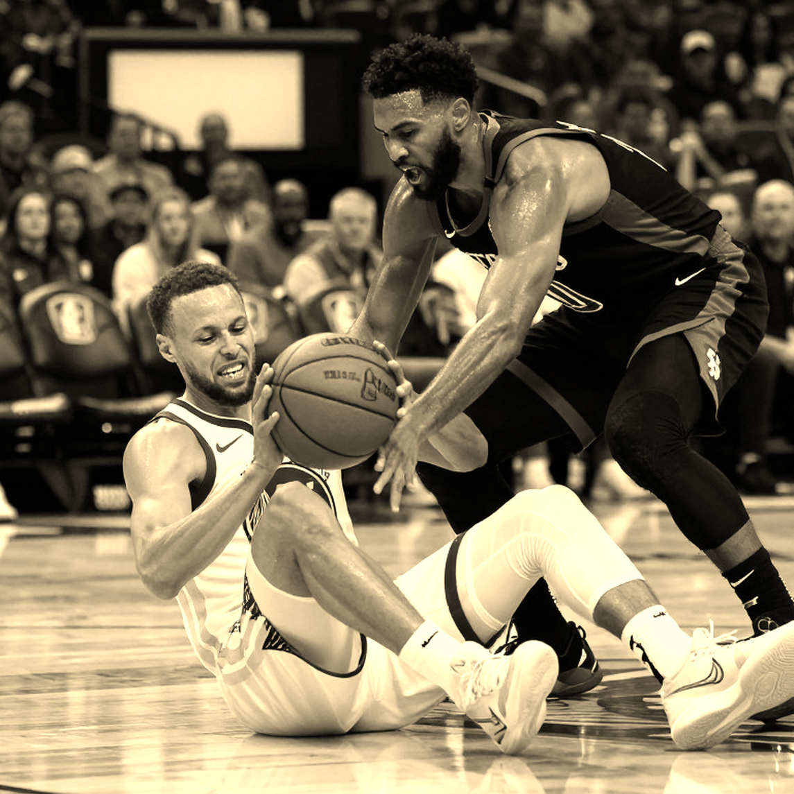 Curry lật cổ chân phải ở buổi tập mở: Warriors bước vào trận gặp Lakers với bài toán 13-26