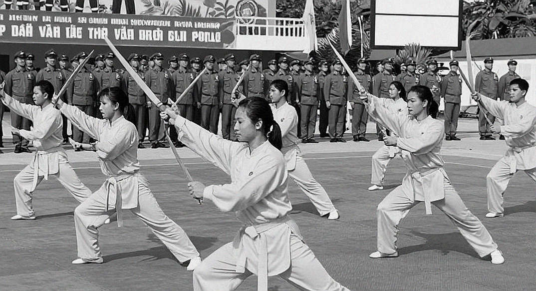 An Empty File in Da Nang: Writing Combat Sports and the Trap of the Star
