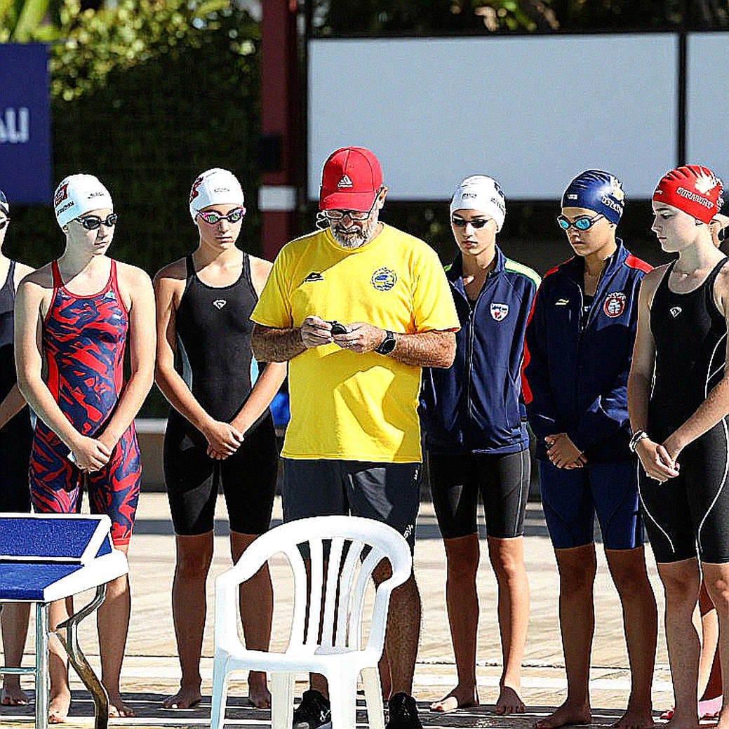 Spink bơi 45,91 giây, Tennessee giành vé chung kết College Swimming League